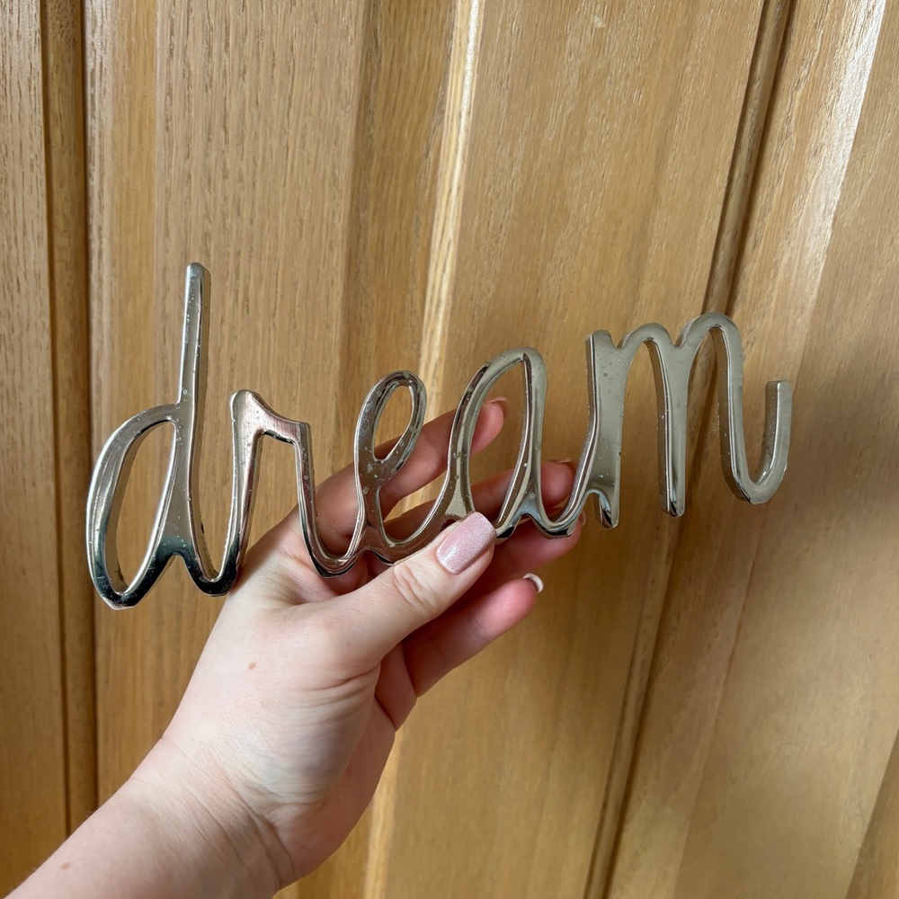 🤍Silver 'text Dream' Wall /table Decor🤍